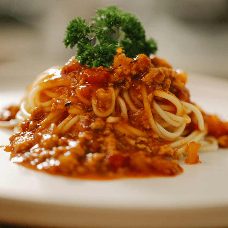 How to Choose Vegetables That Go Well with Spaghetti Bolognese