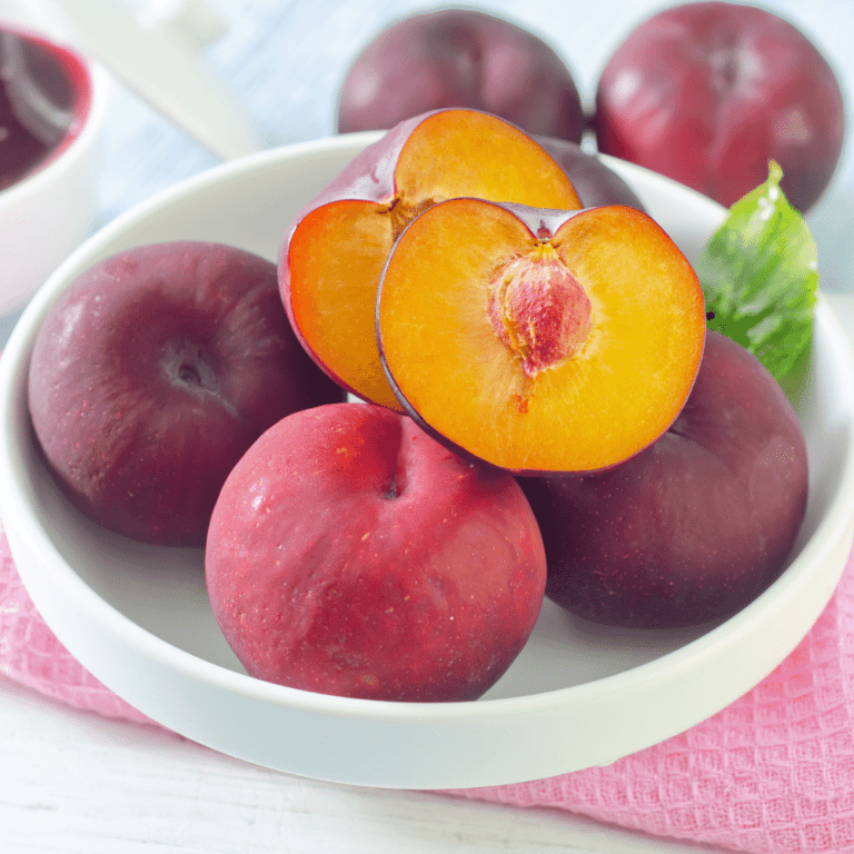 What Goes Well with Papaya in A Smoothie? 14 Pairings Happy Muncher