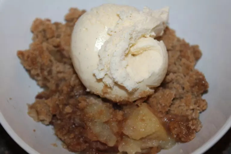 Grandma’s 5-Ingredient Apple Crisp Recipe