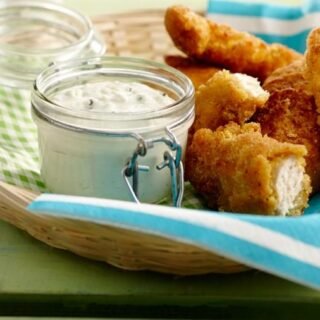southern fried chicken with blue cheese sauce