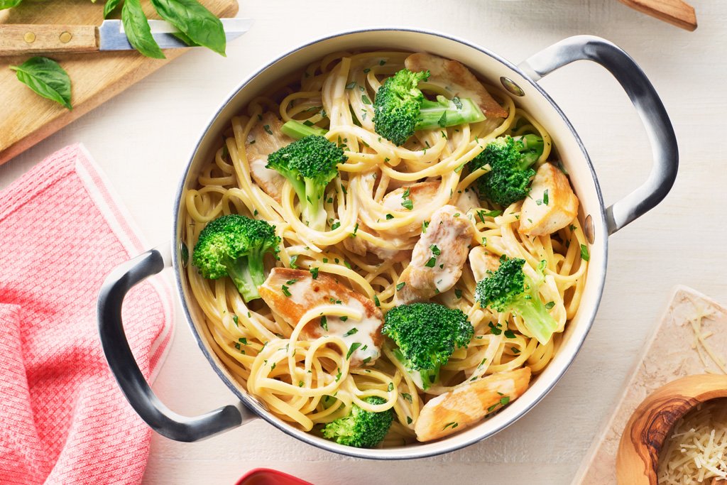 Easy One-Pot Chicken and Broccoli Linguine