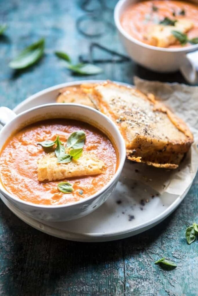 6 Ingredient Creamy Roasted Tomato Soup