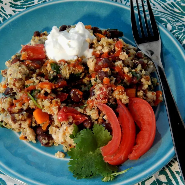 Carrot, Tomato, and Spinach Quinoa Pilaf with Ground Turkey