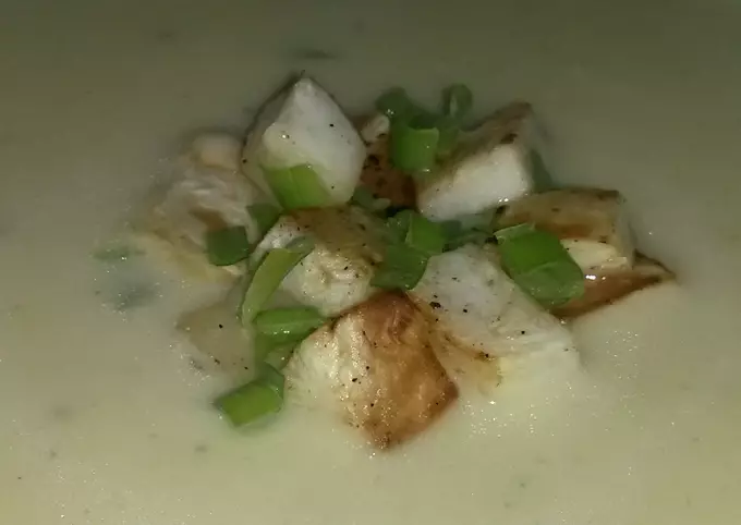 Celeriac Soup with Leeks and Stilton Cheese