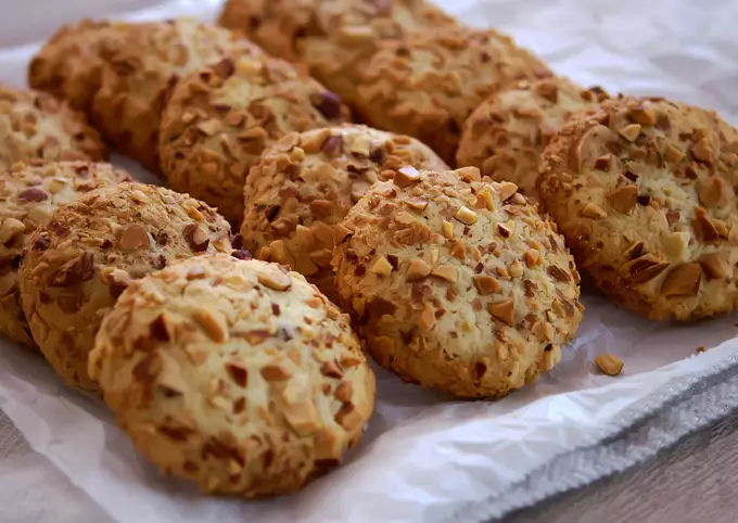 Easy Crunchy Almond Cookies