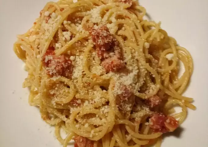 Spaghetti with Pancetta, Tomatoes and Pecorino