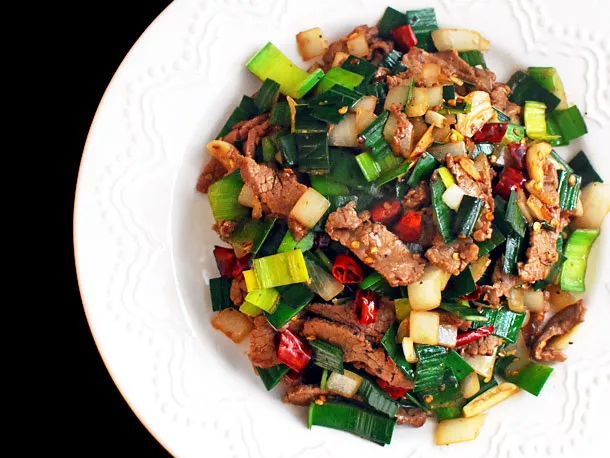 Spicy Stir-Fried Beef With Leeks and Onions