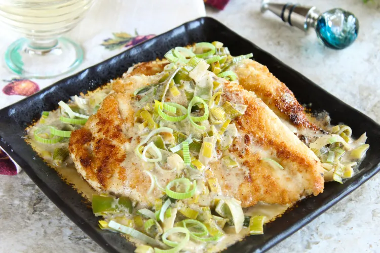 Chicken Breast with Leek and Wine Sauce