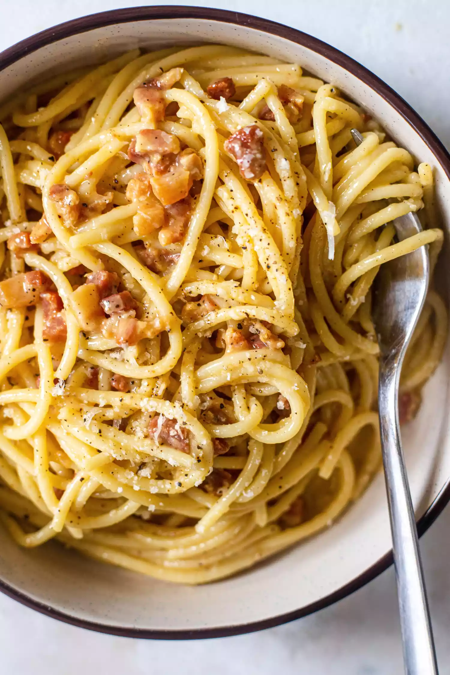 What Wine Goes With Spaghetti Carbonara? (10 Best Wines) – Happy Muncher