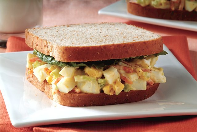 egg salad sandwich with Romaine Lettuce