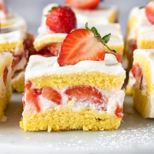 Sponge Cake with topped with fruit