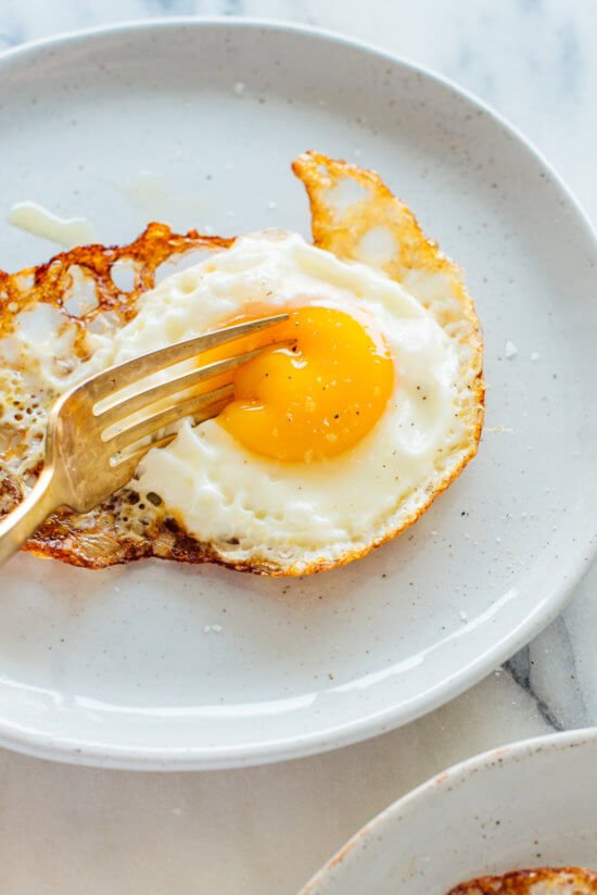 How to Microwave Fried Eggs