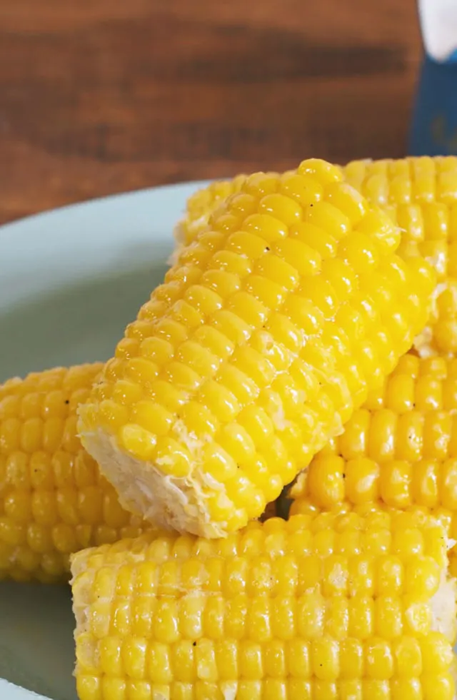 How to Microwave Frozen Corn on the Cob