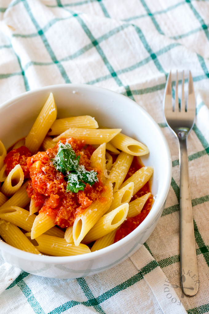 4-Ingredient Tomato Sauce Recipe