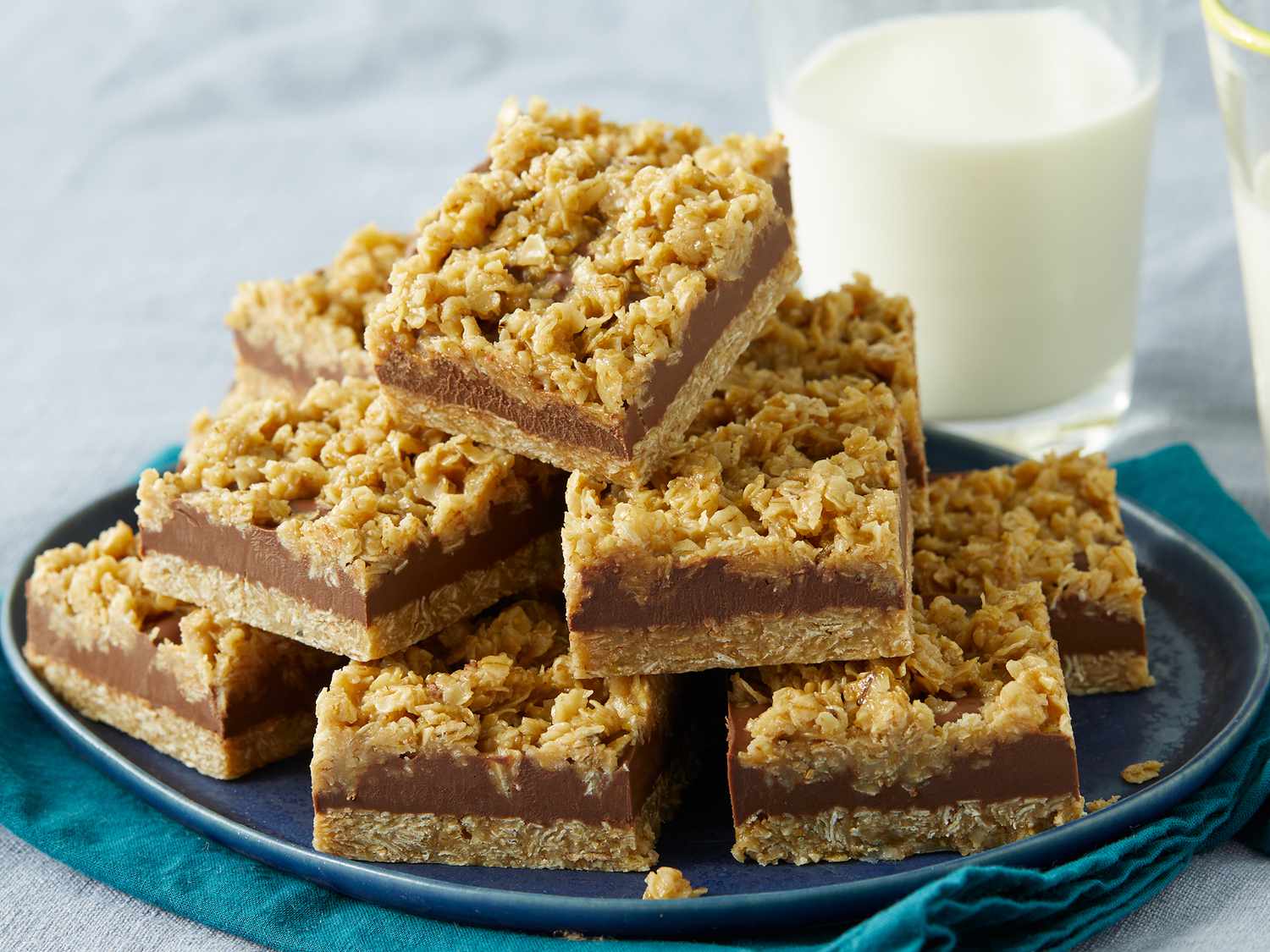 Quick No-Bake Chocolate Oat Bars Recipe