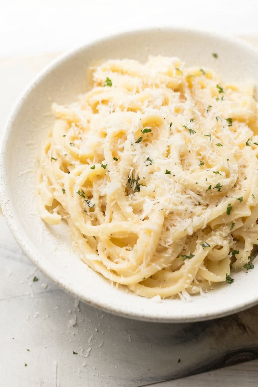 15 Minute Easy Garlic Pasta