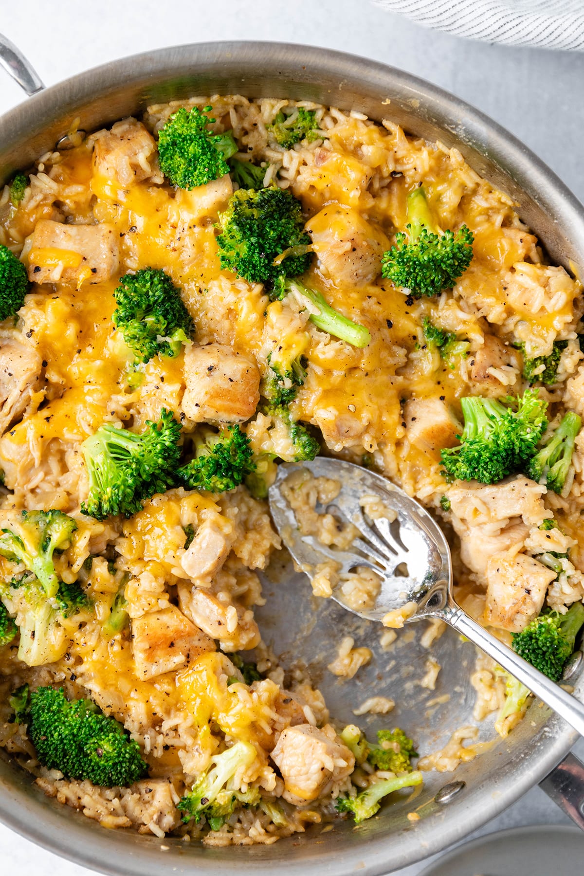 One Pot Cheesy Chicken Broccoli and Rice Casserole