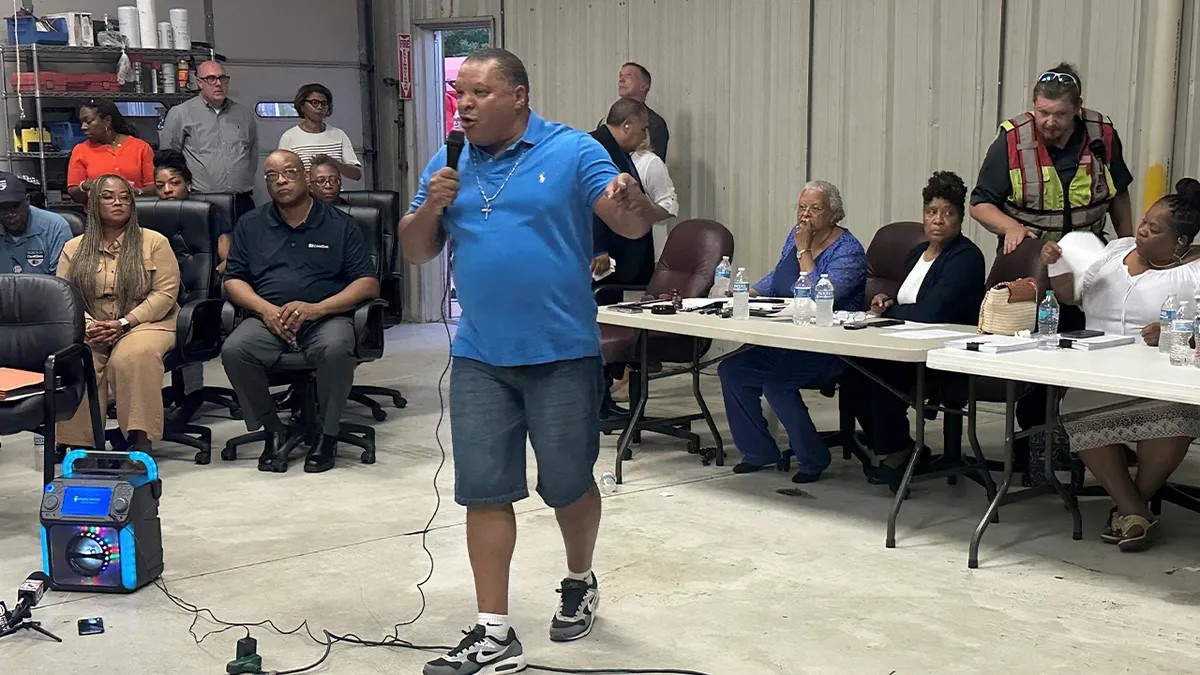 Troubled company wins contract to operate former prison facility