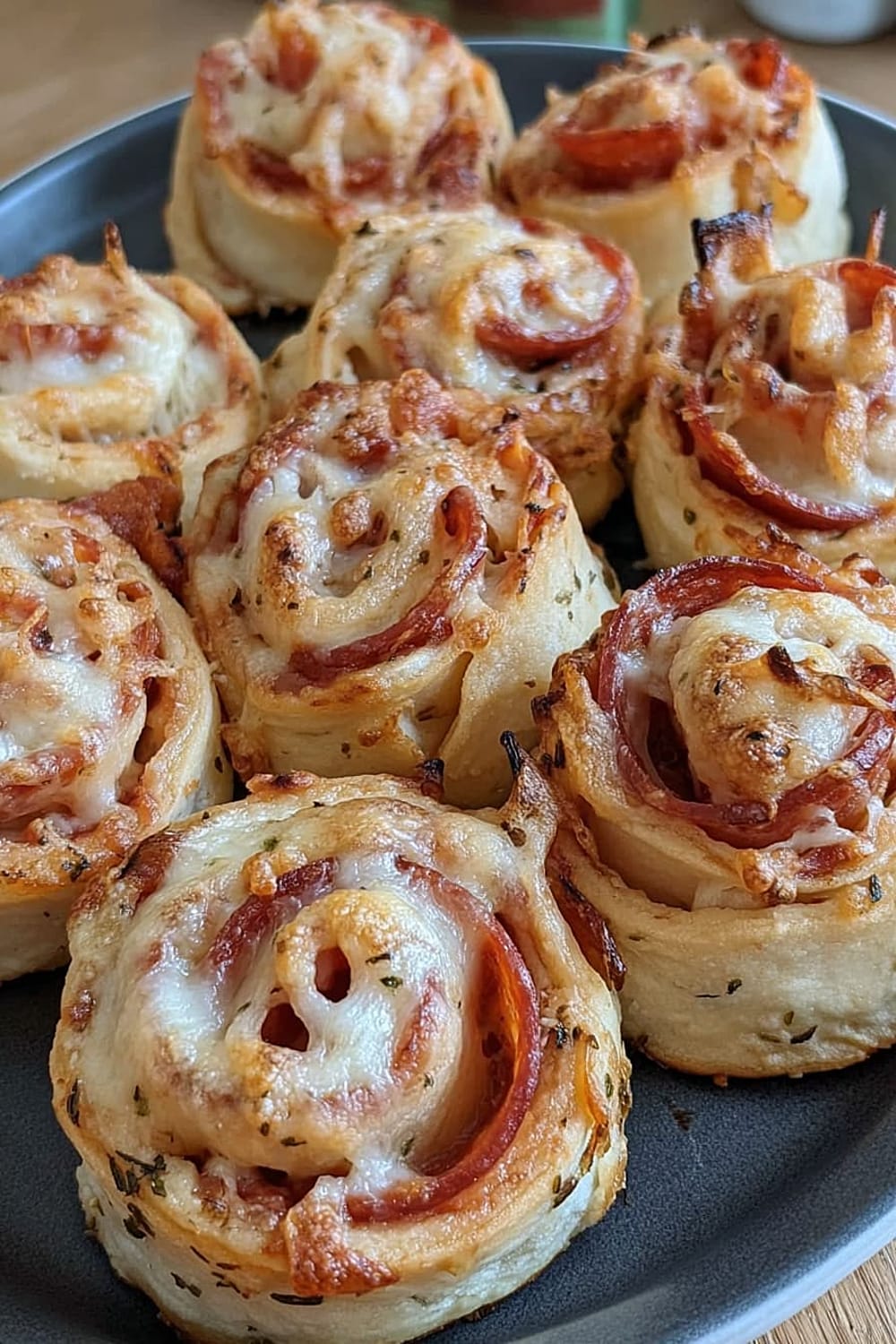 Easy Cheesy Pepperoni Pizza Pinwheels