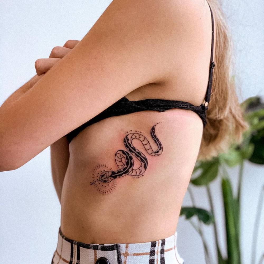 A side-rib serpent that looks like it’s slithering