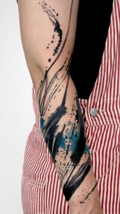 Abstract brushstroke sleeve that looks like modern art