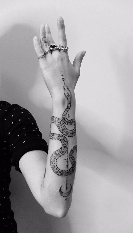 A hand snake that turns your fingers into fangs