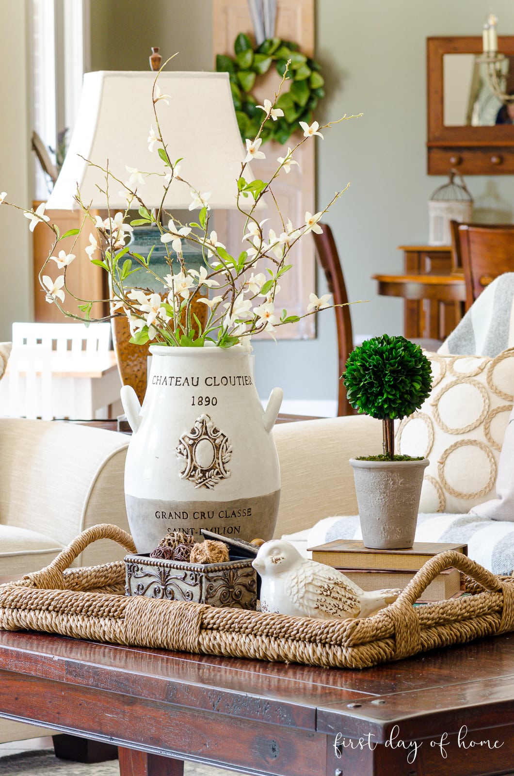 A tray that turns clutter into a vignette