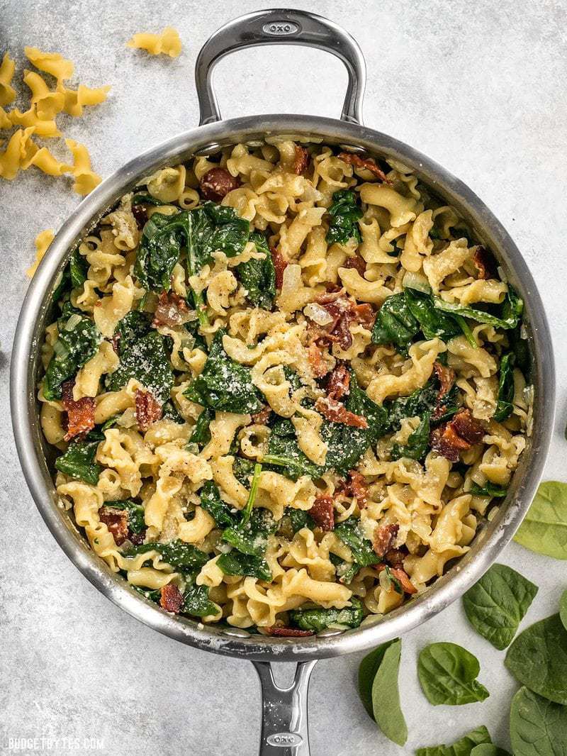 Garlic Spinach with Crispy Bacon Pasta