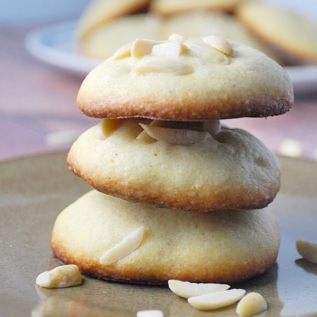 Cardamom Almond Brittle Cookies