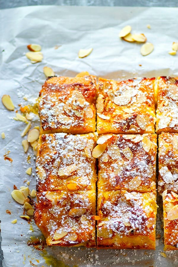 Almond Cake with Lemon Curd