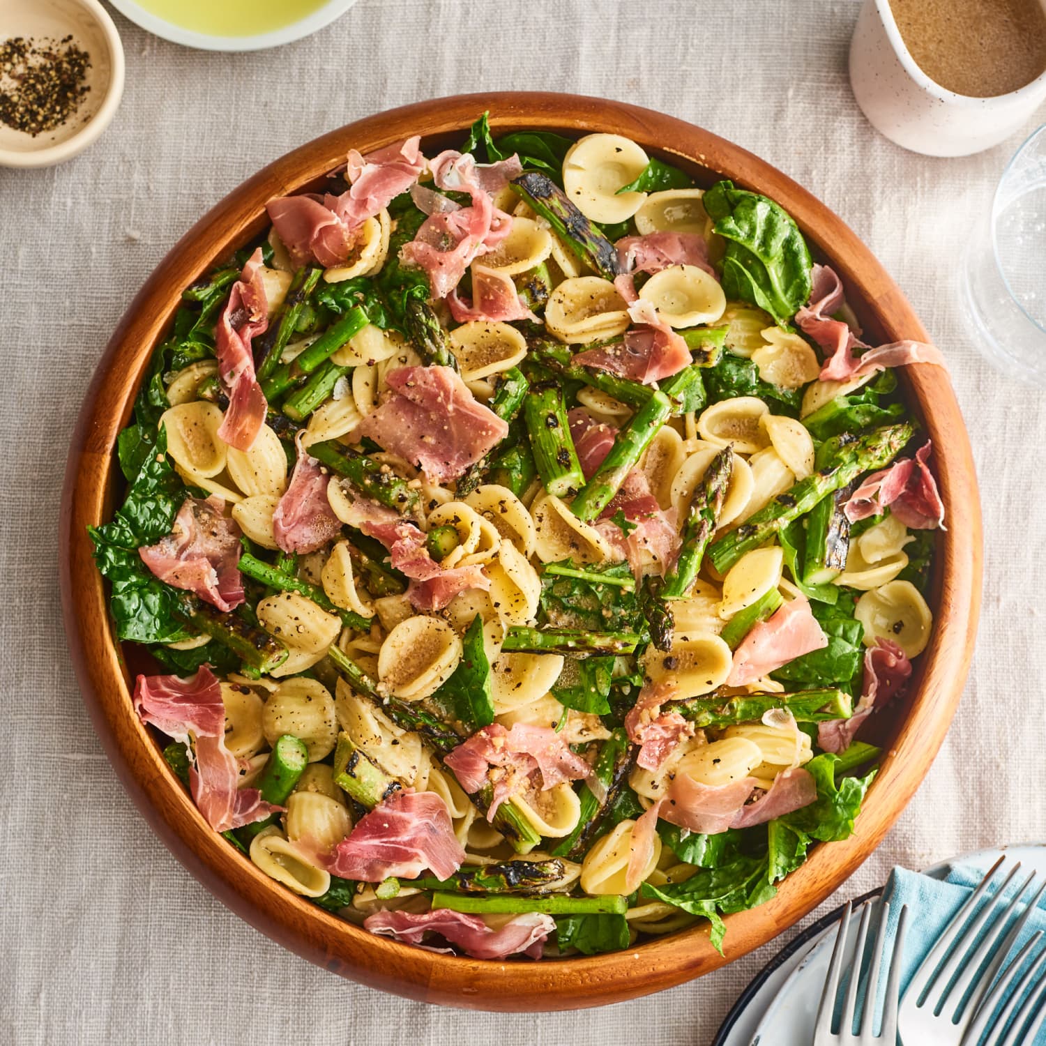 Creamy Asparagus Prosciutto Toss