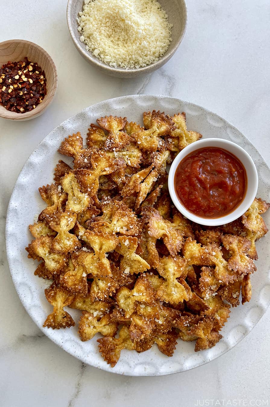 Crispy Garlic Parmesan Pasta Toss